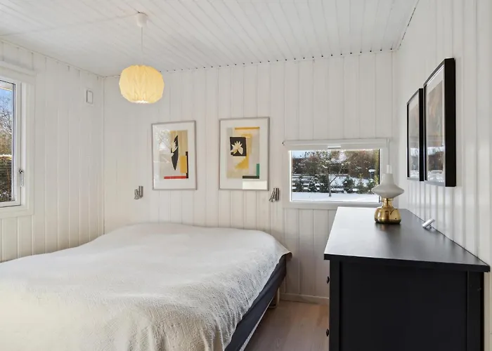 4 Bedroom Gorgeous In Semesterbostad